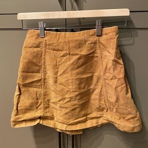 Mini skirt
DM for more information